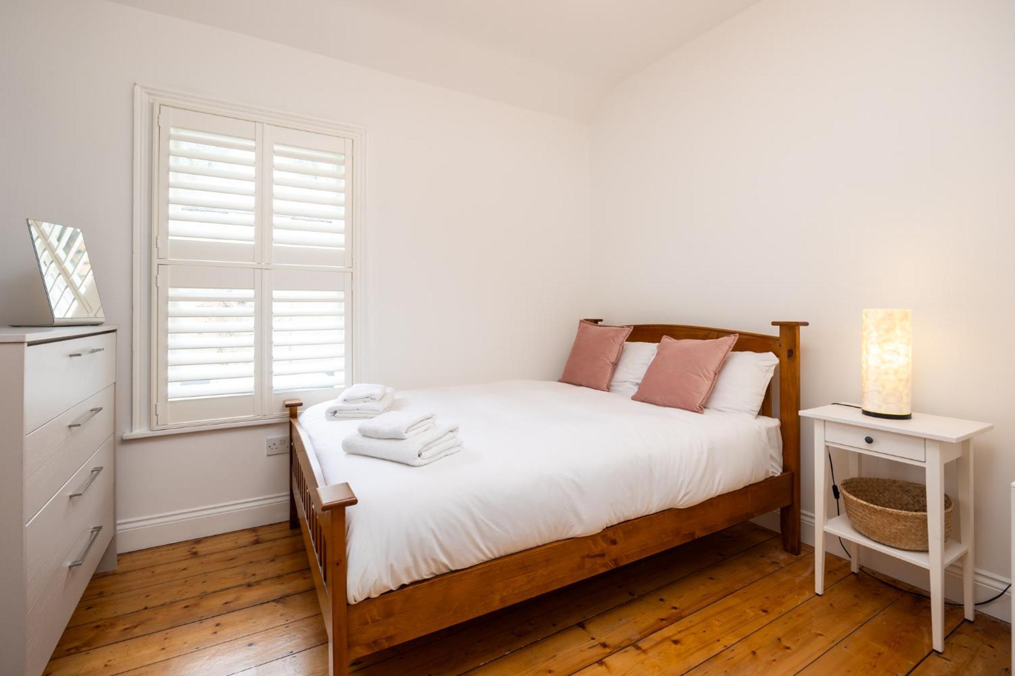 Large 3 Bed Family Home - 5 Min From Train Station - Dublin, Dublin
